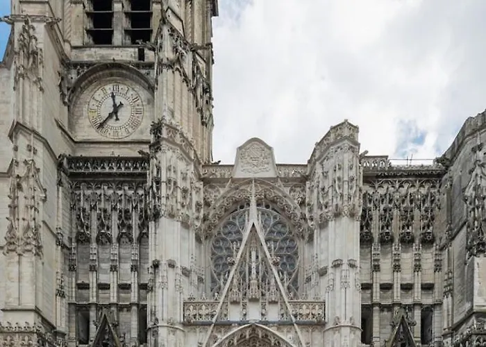 Le Treize Au Coeur Du Bouchon * Troyes